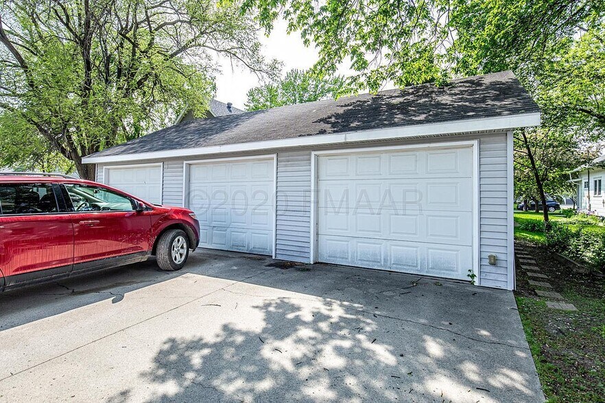 Building Photo - 805 3rd St N