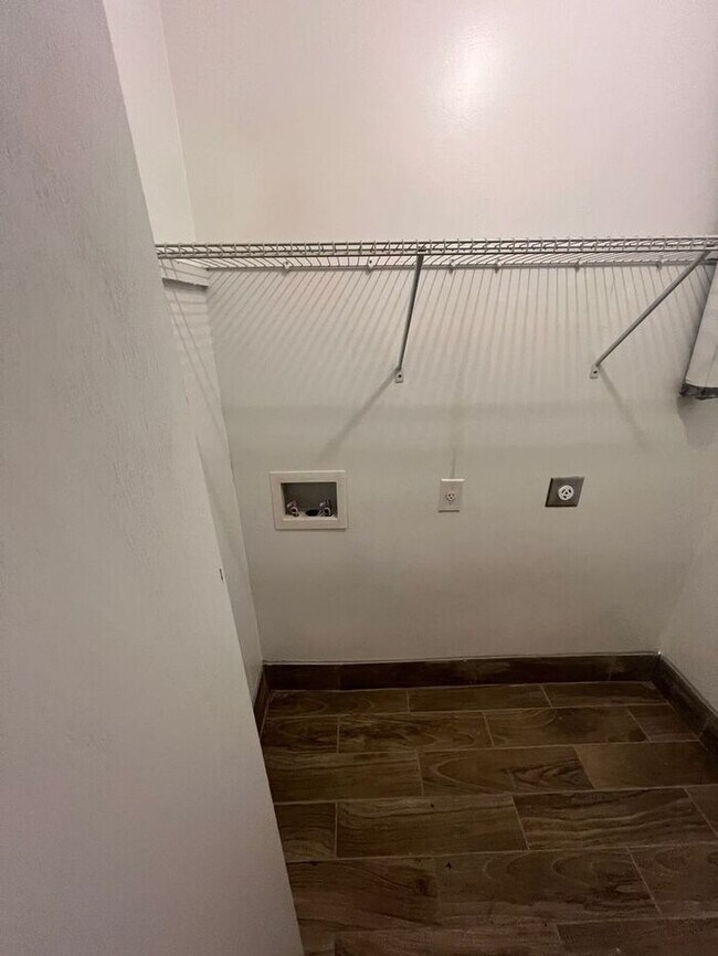 Building Photo - Cozy 2 bedroom 1 bath ranch duplex NOW AVAILABLE!