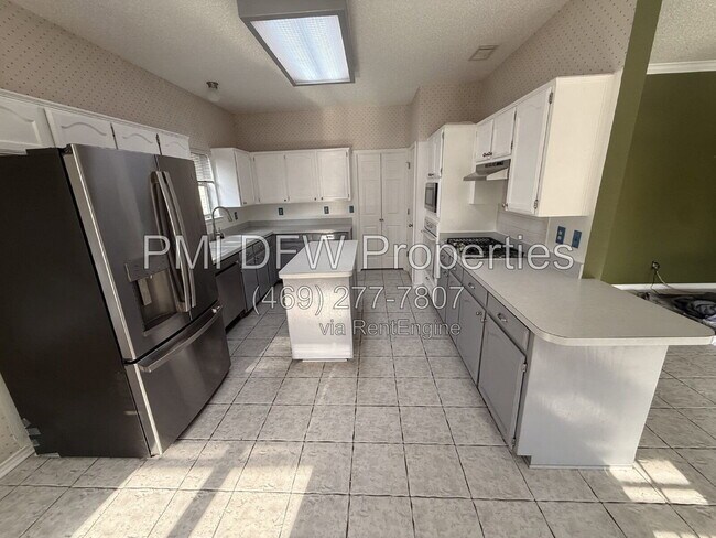 Building Photo - 2332 Boardwalk Dr