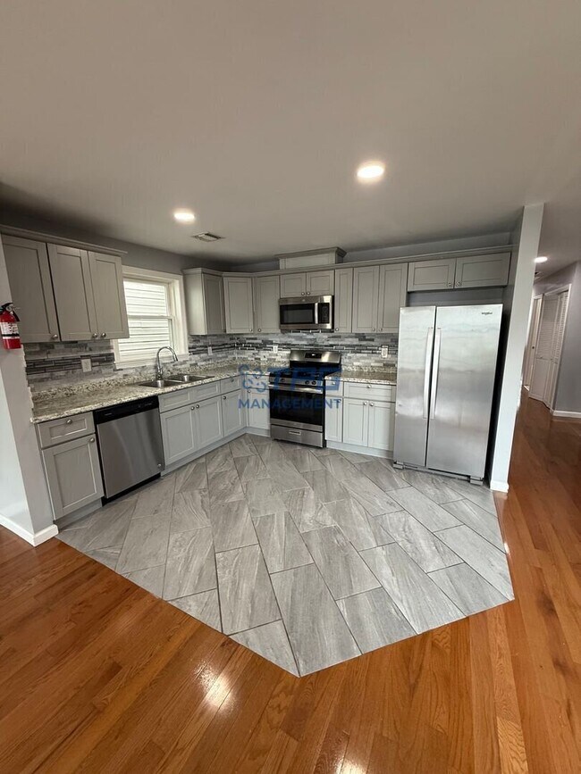 Building Photo - 495 S 18th St