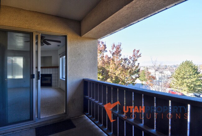 Building Photo - 9255 Jefferson Cove