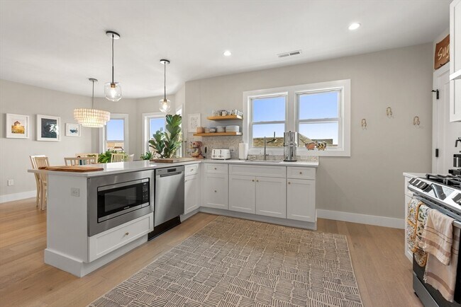 Building Photo - 51 Cutler St