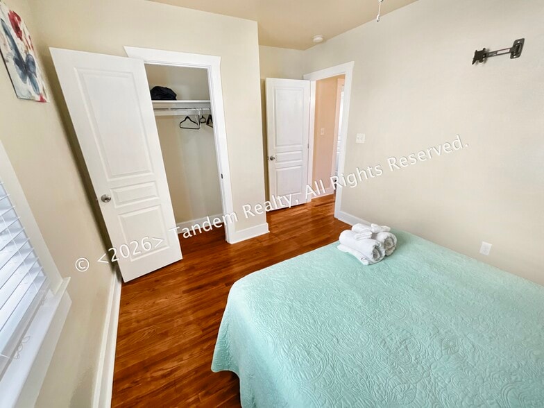 Building Photo - 2807 Vaulx Ln