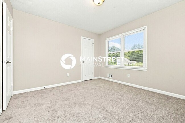 Building Photo - 3 Bedroom Pet-Friendly Home in Snellville, GA with Main Street Renewal