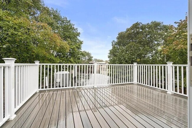 Building Photo - 63 Perrin St