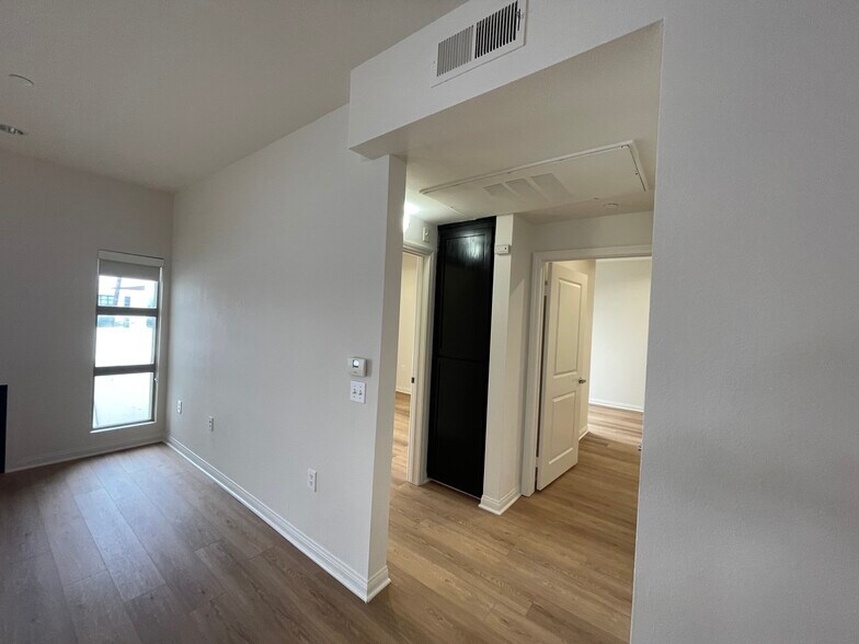 Building Photo - 5842 Harold Way