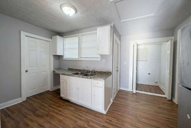 Building Photo - 3101 12th Ave