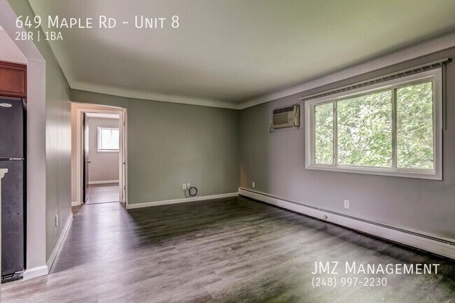 Building Photo - 649 W Maple Rd