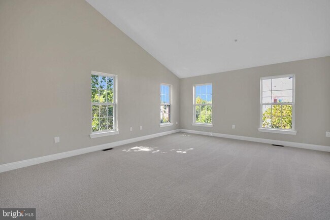 Building Photo - 111 Chevy Chase St