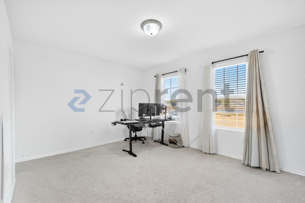 Building Photo - 2301 Vlg Crk Ln