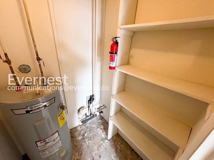 Building Photo - 12916 N Cresap St