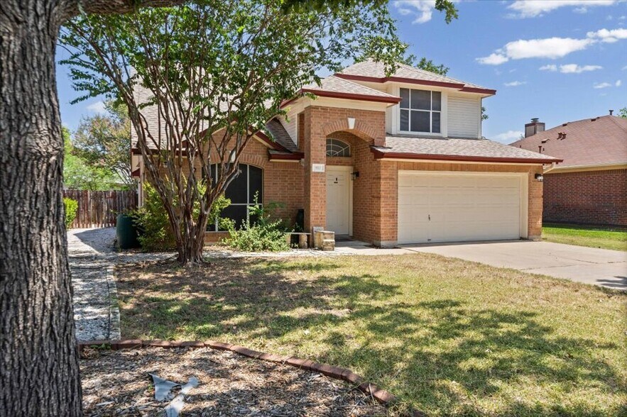 Building Photo - 910 Markham Ln