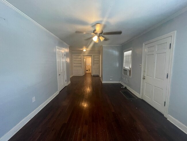 Building Photo - 1 bedroom duplex with washer and dryer