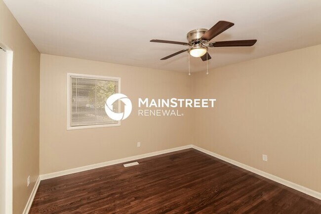 Building Photo - 3 Bedroom Pet-Friendly Home in Birmingham, AL with Main Street Renewal