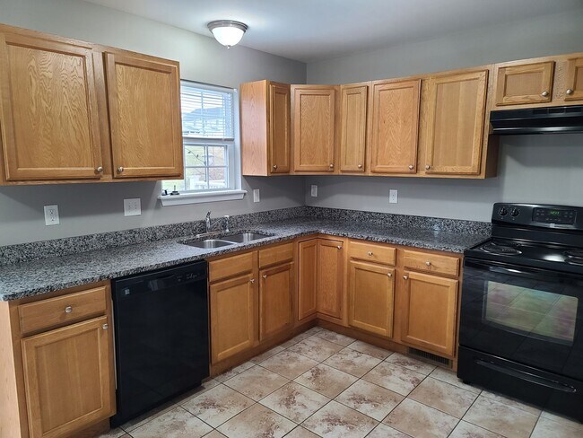 Building Photo - 3 Bedroom Townhome for Rent in Waynesboro