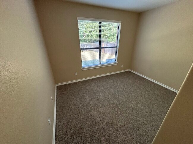 Building Photo - 10236 Grizzly Oak Dr