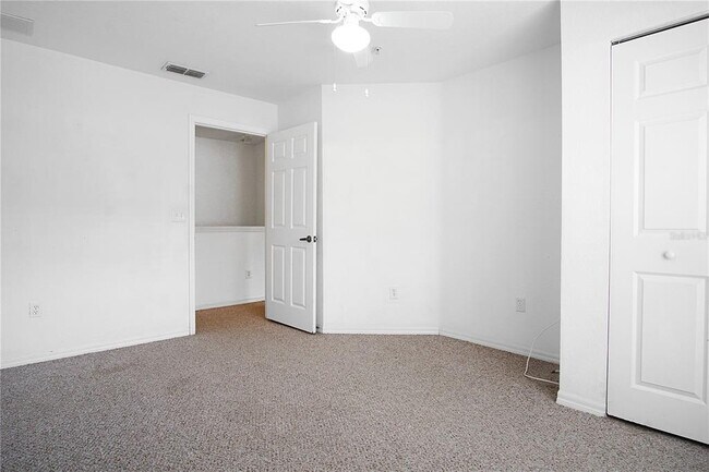 Building Photo - 4562 Yellowgold Rd E