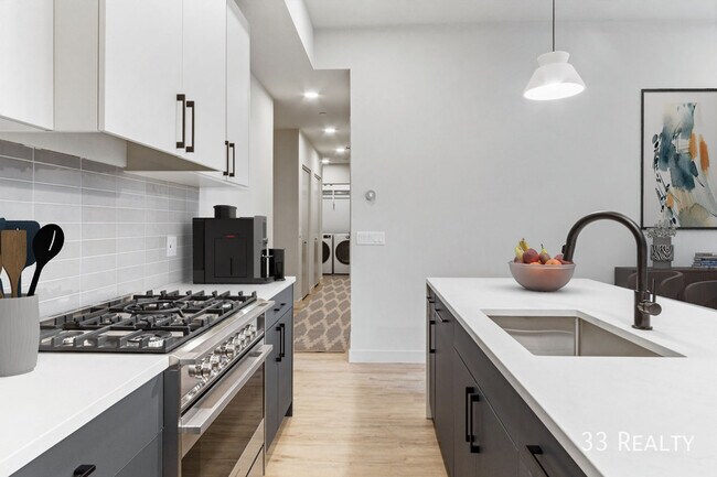 Building Photo - 37 S Ashland-102