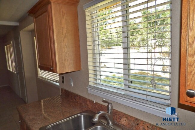Building Photo - Gorgeous Upper Valley rental home