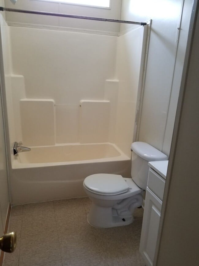 Building Photo - 3/2 mobile home in Elmendorf, TX