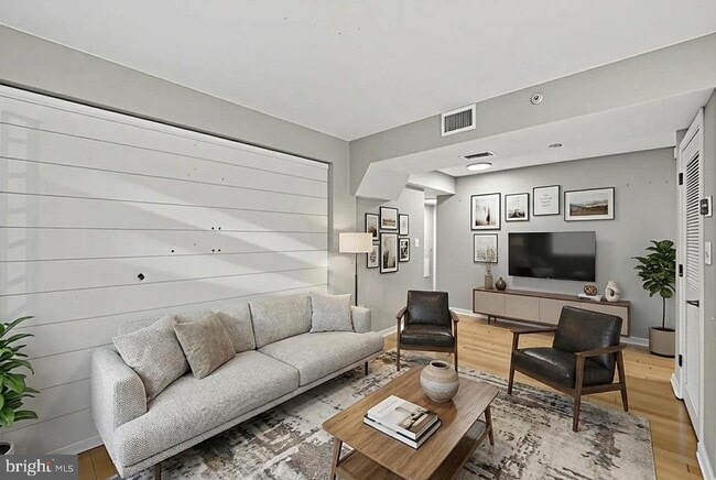 Building Photo - 420 16th St SE