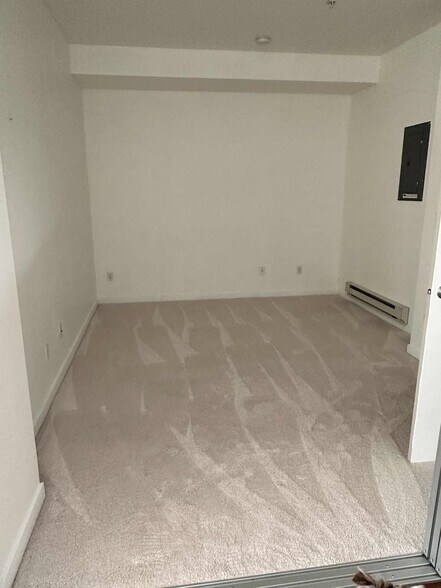 New Carpet in bedroom - 2960 Eastlake Ave E
