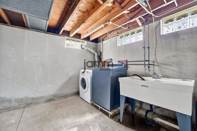 Building Photo - 16261 Remora Blvd