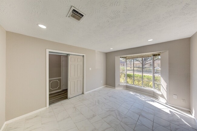 Building Photo - 361 Dawn Hill Dr