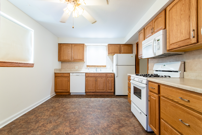 Building Photo - 1582 Lee Terrace Dr