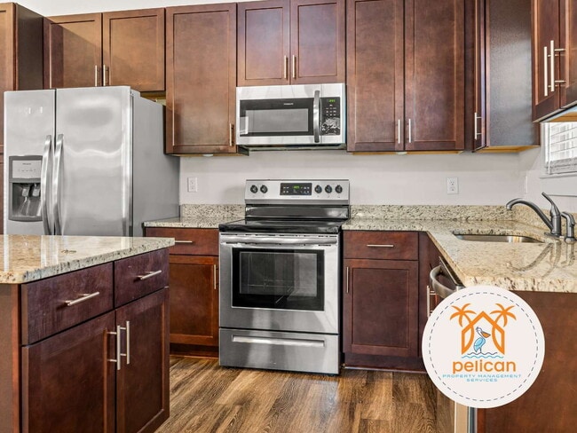 Building Photo - Charming Home in Desirable Pensacola Location