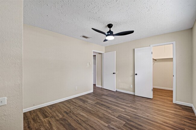Building Photo - 711 Leicester Ln