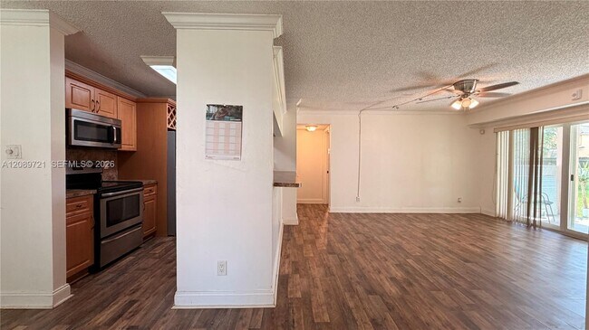 Building Photo - 10610 SW 158th Ct