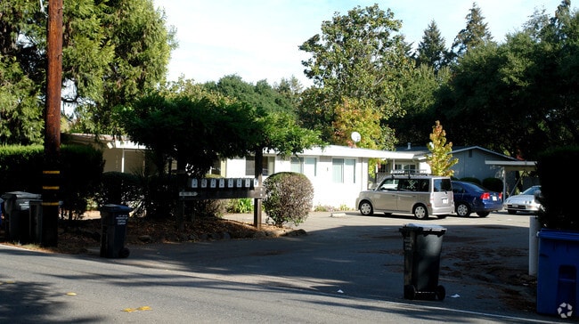 Building Photo - 174 Brush Creek Rd