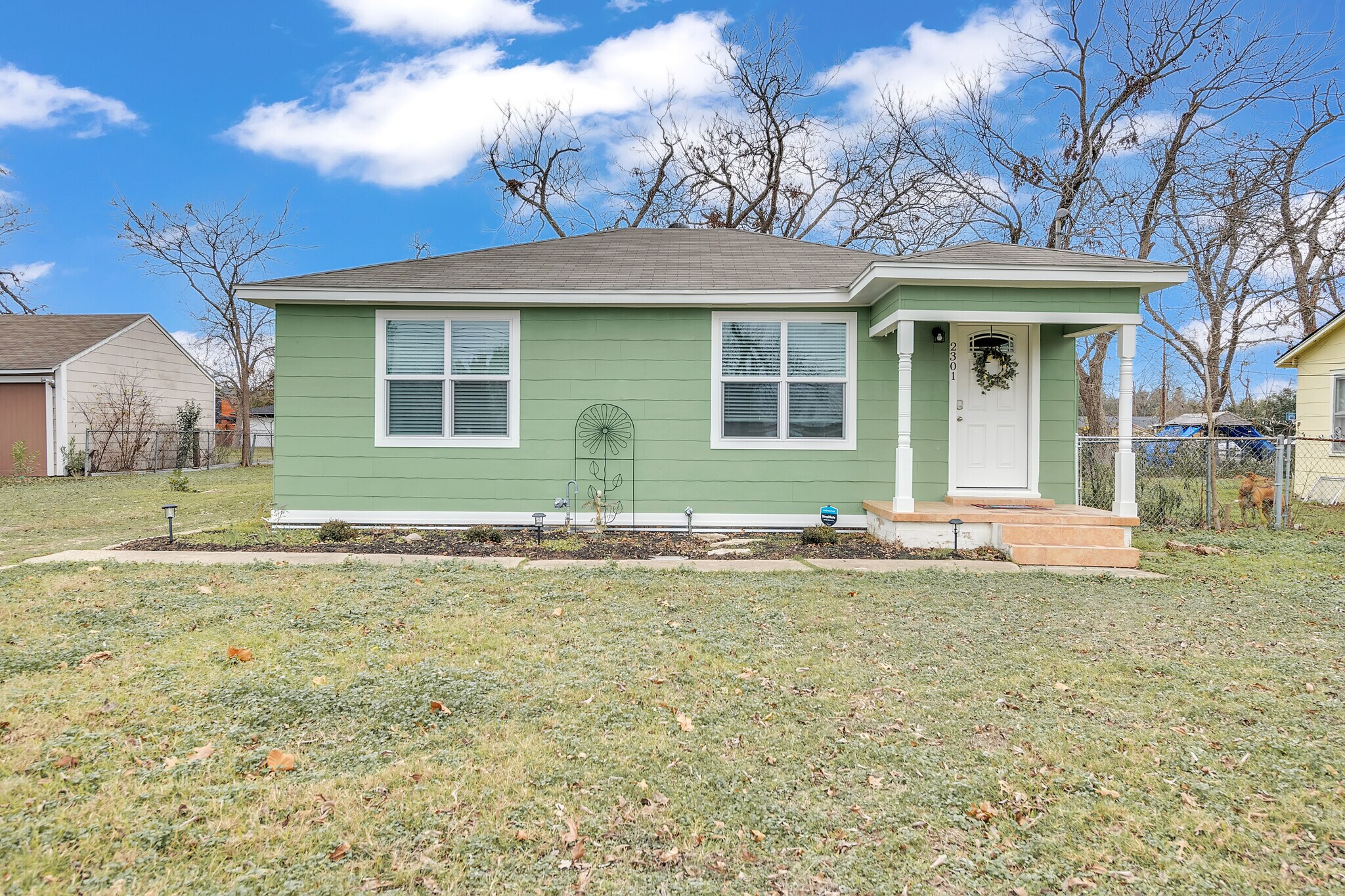 Samsung retro rental - 2301 North Dr