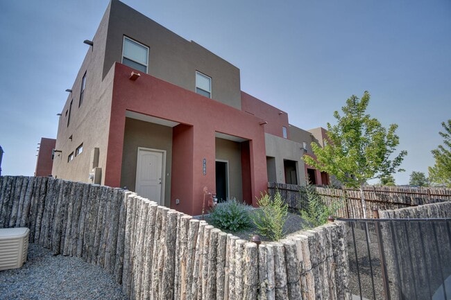 Primary Photo - AMAZING SANTA FE LIVING