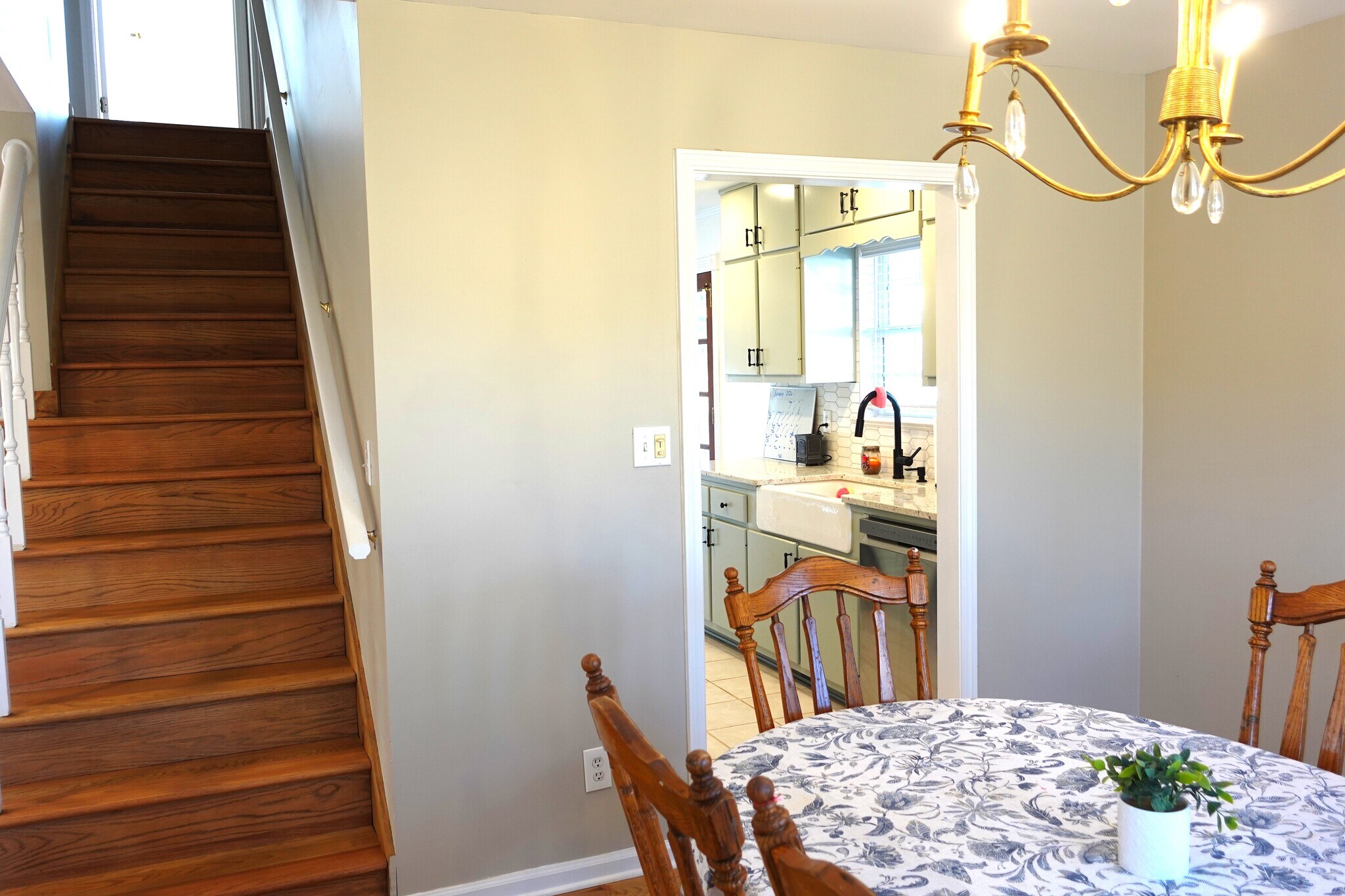 DR view to Kitchen - 1333 Holliday Dr