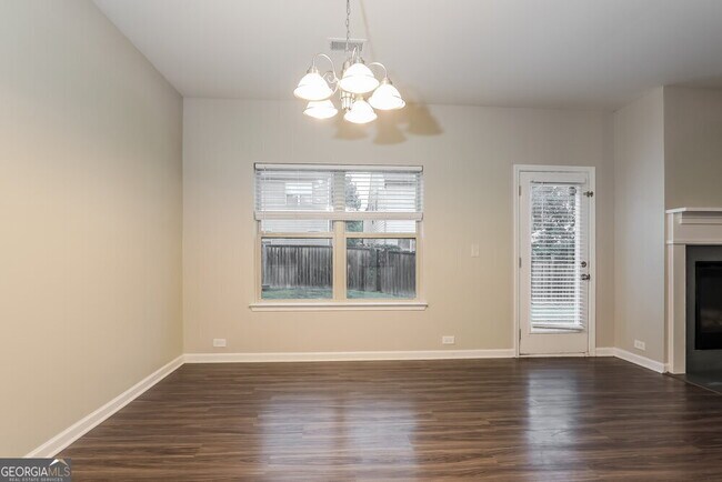 Building Photo - 3949 Lake Manor Way