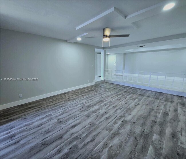 Building Photo - 3710 Inverrary Dr