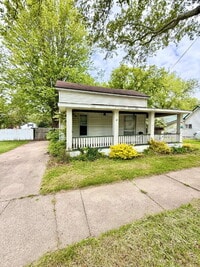 Building Photo - 3 Bedroom - 1 Bath Home WITH PROMO: ONE MONTH FREE!