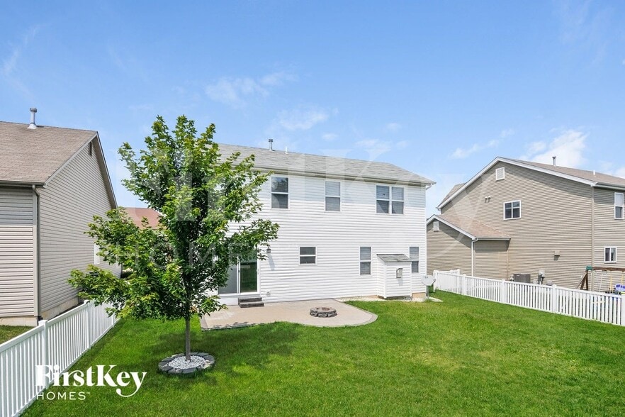 Building Photo - 135 Berry Manor Cir