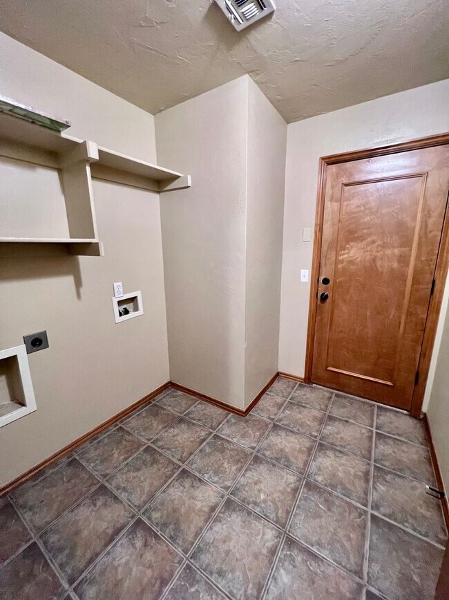 Building Photo - Beautiful home in Heatherwood addition in Moore!