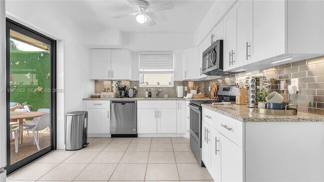 Building Photo - 151 SE 9th Ct