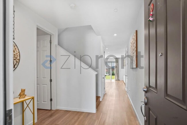 Building Photo - Unit 1