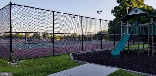 Building Photo - 20722 Valley Forge Cir