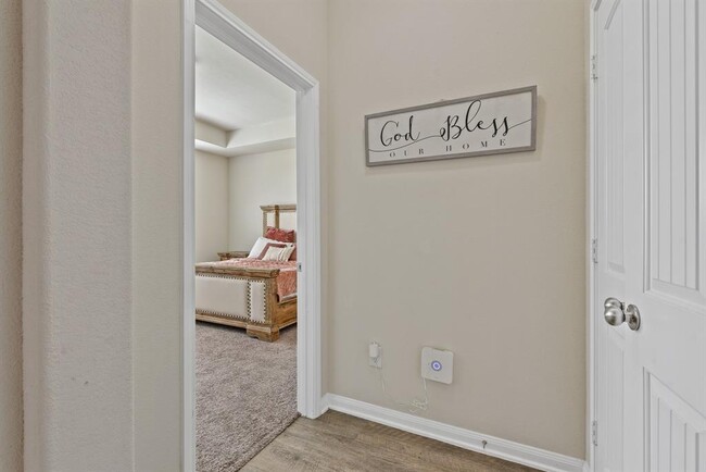 Building Photo - 13096 Laura Lake Dr