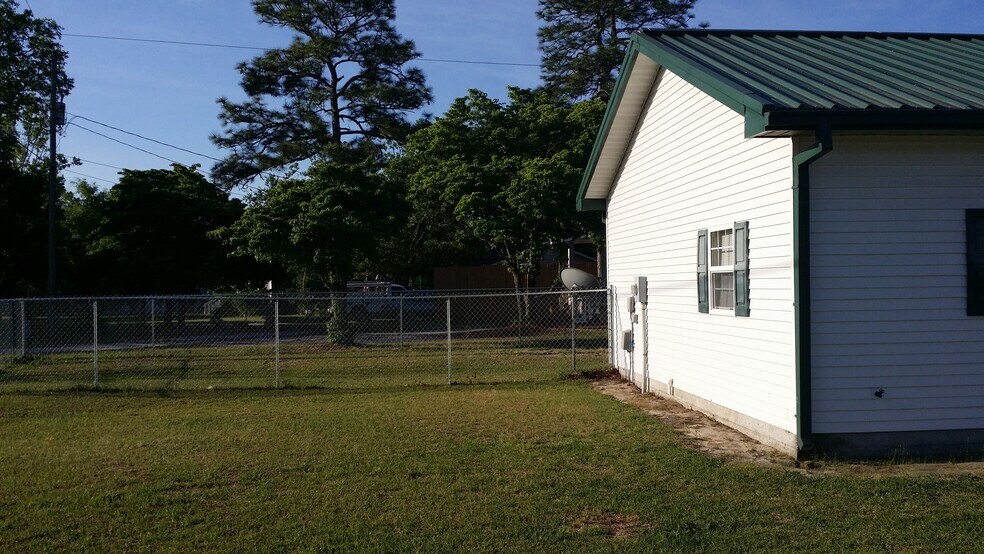 Building Photo - 346 Railroad Ave