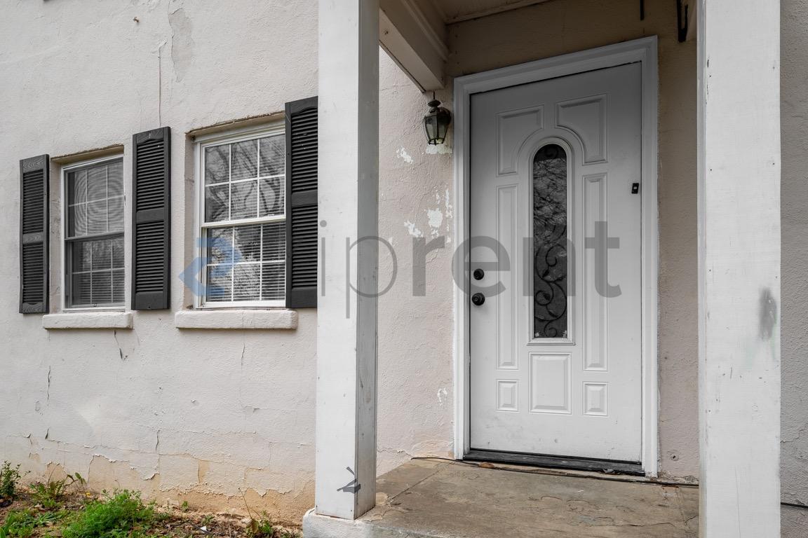 Building Photo - 633 Spring St