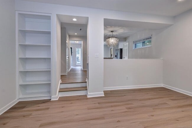 Building Photo - 106 Harrops Glen