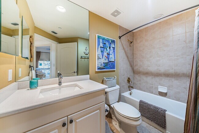 Building Photo - 521 Mandalay Ave