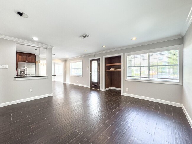 Building Photo - 4525 Maple St